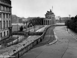 De muur tussen Oost- en West-Berlijn, gebouwd in 1961 en gevallen op 09.11.1989. 